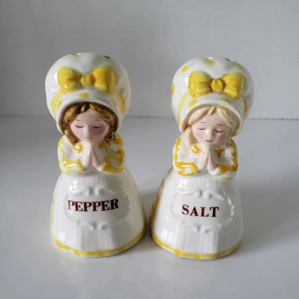Vintage Gift Craft Ceramic Praying Girls Salt/Pepper Shakers.